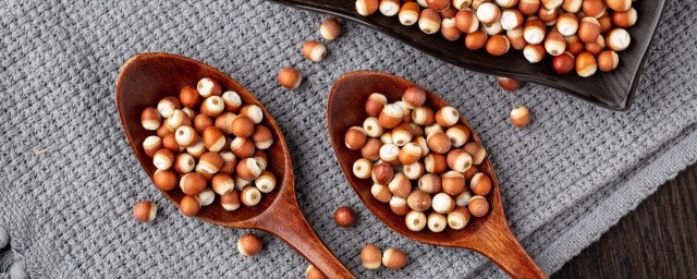 好吃简单芡实薏米银耳羹怎么做(银耳薏米芡实可以一起煮吗)