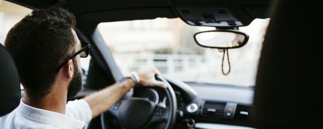 奥迪夸戳的解释(奥迪的夸戳怎么读)