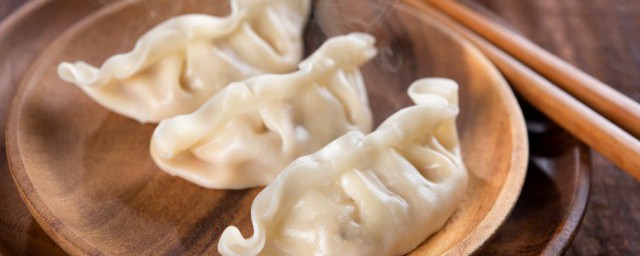 韭菜木耳肉馅的饺子怎么做呢(韭菜木耳猪肉馅儿饺子的做法)