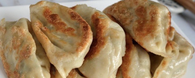 生煎饺子的做法分享(煎生饺子的做法窍门)