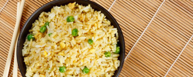 蛋炒饭怎么做(蛋炒饭怎么做才能一粒一粒的)
