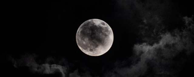 关于月亮上一片一片黑色叫什么(月亮上看起来黑色的部分其实是什么)