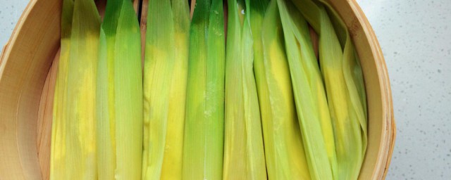 怎样做新鲜玉米粑粑(鲜玉米粑粑的做法大全窍门)