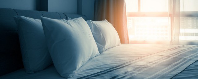 梦到女人洗澡的寓意(女人梦见洗澡是什么预兆)