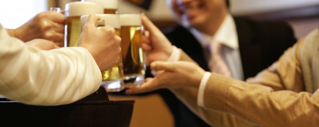 有关喝酒的句子(喝喝酒的句子)