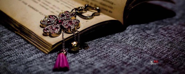 黄雀延颈的延解释(黄雀延颈欲啄螳螂的延颈是什么意思)