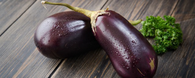 最简单炒茄子怎么做(怎样炒茄子简单)