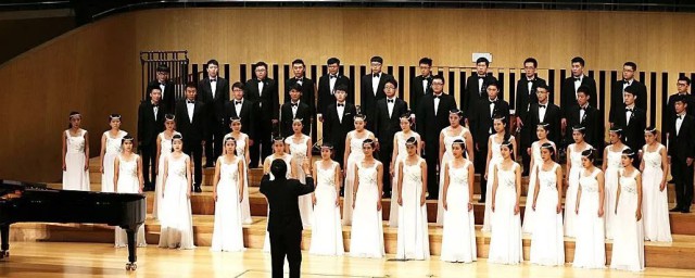 伴唱的意思(歌曲伴唱是什么意思)