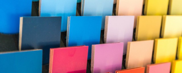 深蓝色如何调出来的(深蓝色是怎样调出来的)