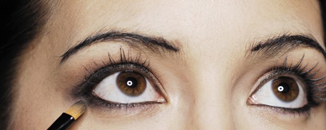 瞳孔放大的原因有哪些(什么原因瞳孔会放大)