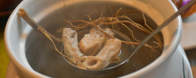 煲汤用的一条一条黄的是什么东西呢(煮汤用的黄色一根一根的)