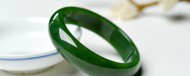 翡翠鉴定方法有哪些(翡翠鉴定方法简单)