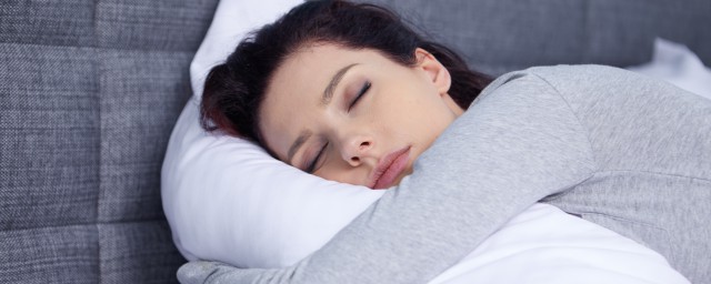 梦见很多人吃饭解释(梦见有很多人在吃饭是什么意思)