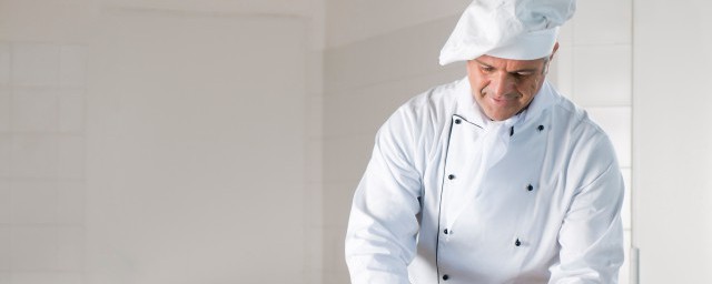 成语疱丁解牛中的疱丁意思是什么(成语“疱丁解牛”形容做事得心应手,“疱丁”指的是)