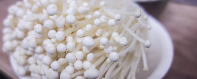 黄瓜凉拌金针菇怎么做(凉拌金针菇拌黄瓜怎么做好吃)