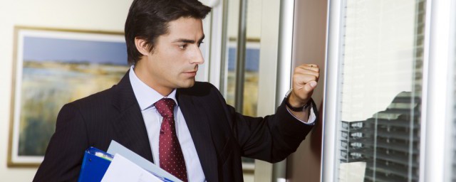 公司不让辞职如何解决(公司不让辞职咋办)