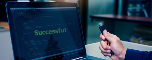 笔记本电脑怎么开机(笔记本电脑怎么开机关机)