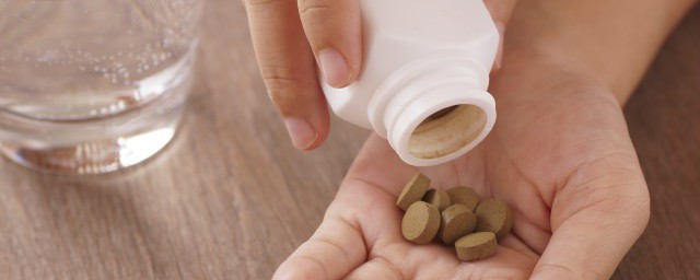 何谓假药(何谓假药?生产/销售假药分别应承担哪些行政法律责任)