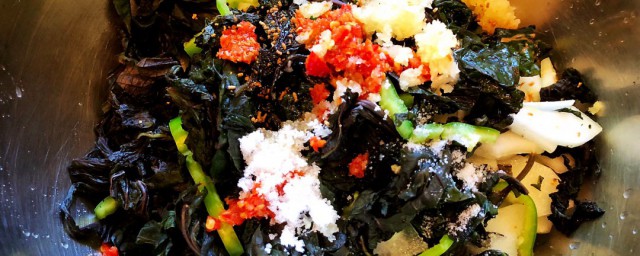 凉拌紫苏叶怎么做(紫苏叶子怎么凉拌)