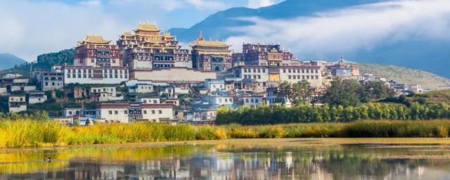 松赞林寺的资料(松赞林寺内部图片)