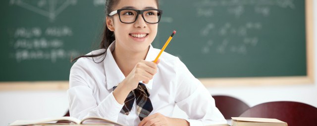 还有诗和远方这句话的含义(诗和远方意味着什么)