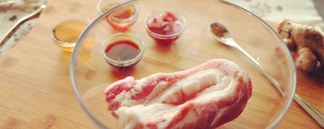 辣白菜五花肉怎么做(酸辣白菜五花肉的做法)