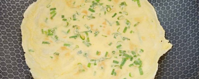 摊鸡蛋饼怎么做(摊鸡蛋饼怎么做能软乎)