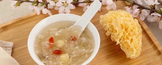 简单好吃的银耳怎么做(银耳怎么做比较好吃)