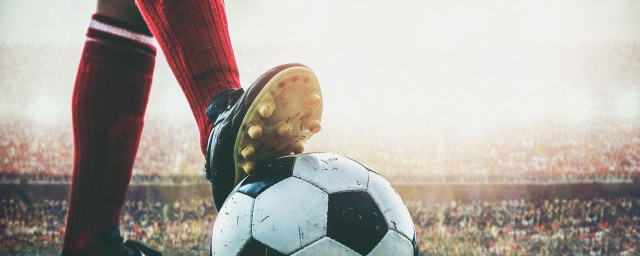 足球一个人进5个球怎么称呼(足球进5个叫什么)