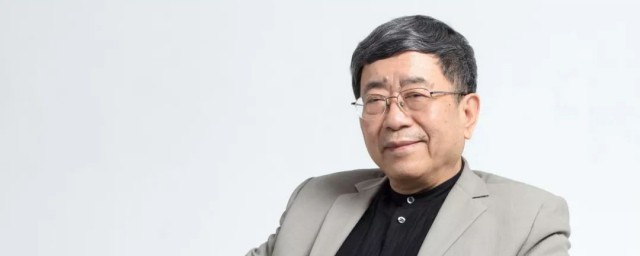 余秋雨的个人简介(余秋雨简介生平)