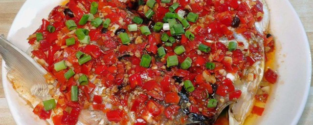 剁椒鱼头的家庭简单做法(剁椒鱼头的家常做法步骤)