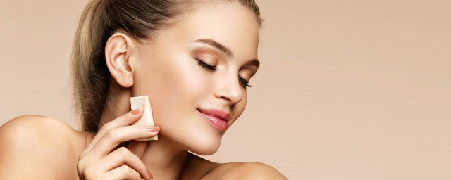 安耐晒防晒霜使用技巧(安耐晒防晒霜的用法步骤)