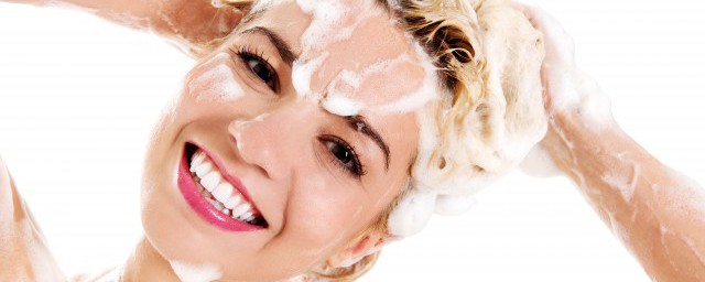 刚刚染发后怎么清洗是正确的(刚染了的头发怎样清洗)