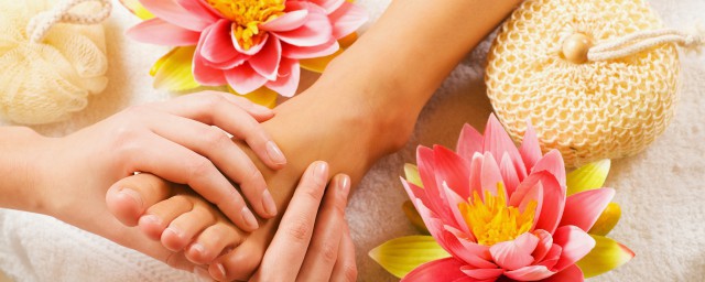 为什么脚会臭(为什么脚会臭臭的)