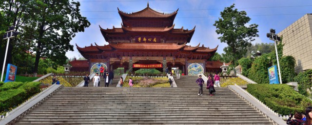 曲靖寥廓山可以爬多久(曲靖寥廓山可以开车上去吗)