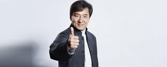 关于成龙的简介(成龙的个人简介)