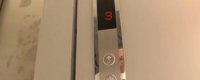 电梯故障时自救方法(电梯故障时自救方法视频)