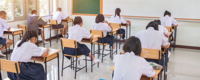 龃龉的意思及造句(窸窸窣窣的意思及造句)