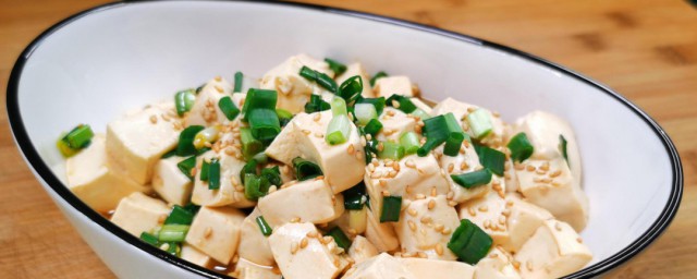 小葱拌豆腐的后面一句(小葱拌豆腐后面一句怎么说)