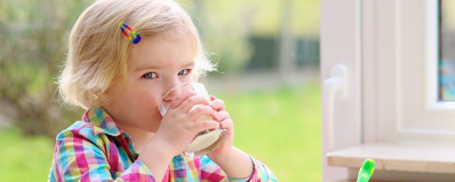 小孩高烧怎么物理降温(小孩发高烧怎么物理降温)