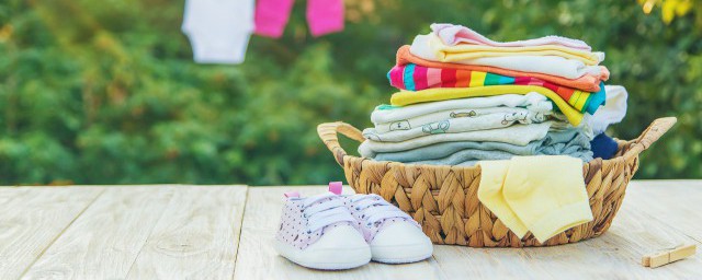 洗衣服时的注意事项(衣服洗涤的注意事项)