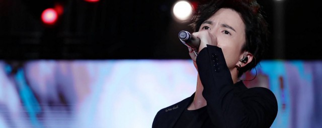 关于声音是洪亮还是宏亮(声音洪亮还是声音宏亮 相关的词)