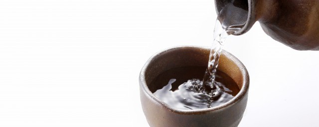 君子兰可以浇白酒(君子兰如何浇灌白酒)