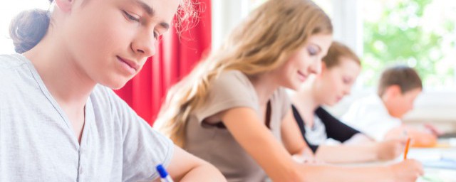 草木有本心何求美人折中的折的含义(草木有本心,何求美人折的折读什么)