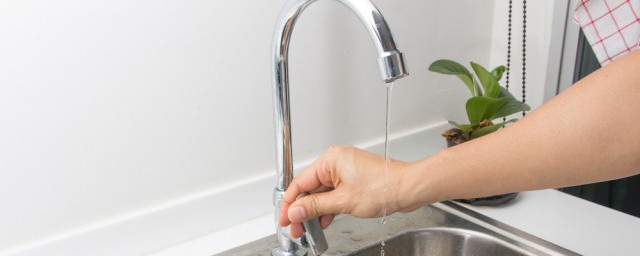 滴水石穿的含义(水滴石穿的意思是什么水滴石)