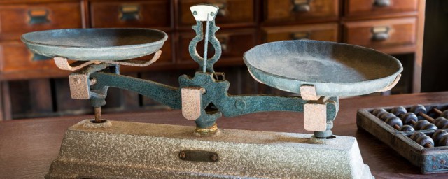 天平如何使用(托盘天平如何使用)