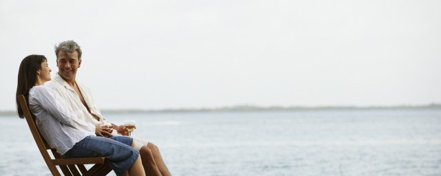 有关爱情的英文句子带翻译(英语的爱情句子带翻译)