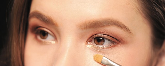 如何才能去眼袋(怎样自己去眼袋)