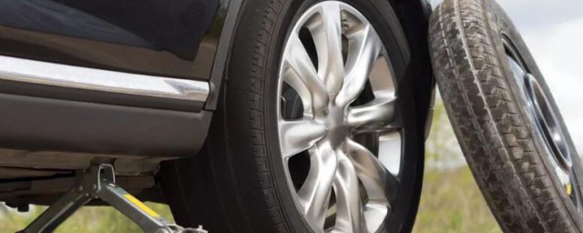 备胎如何换(咋样换备胎)