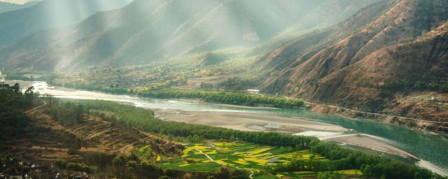 黄河和长江长度介绍(黄河与长江宽度)